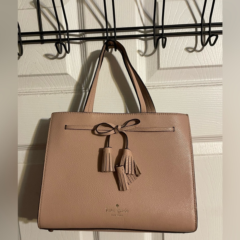 Kate spade purse with tassel accent